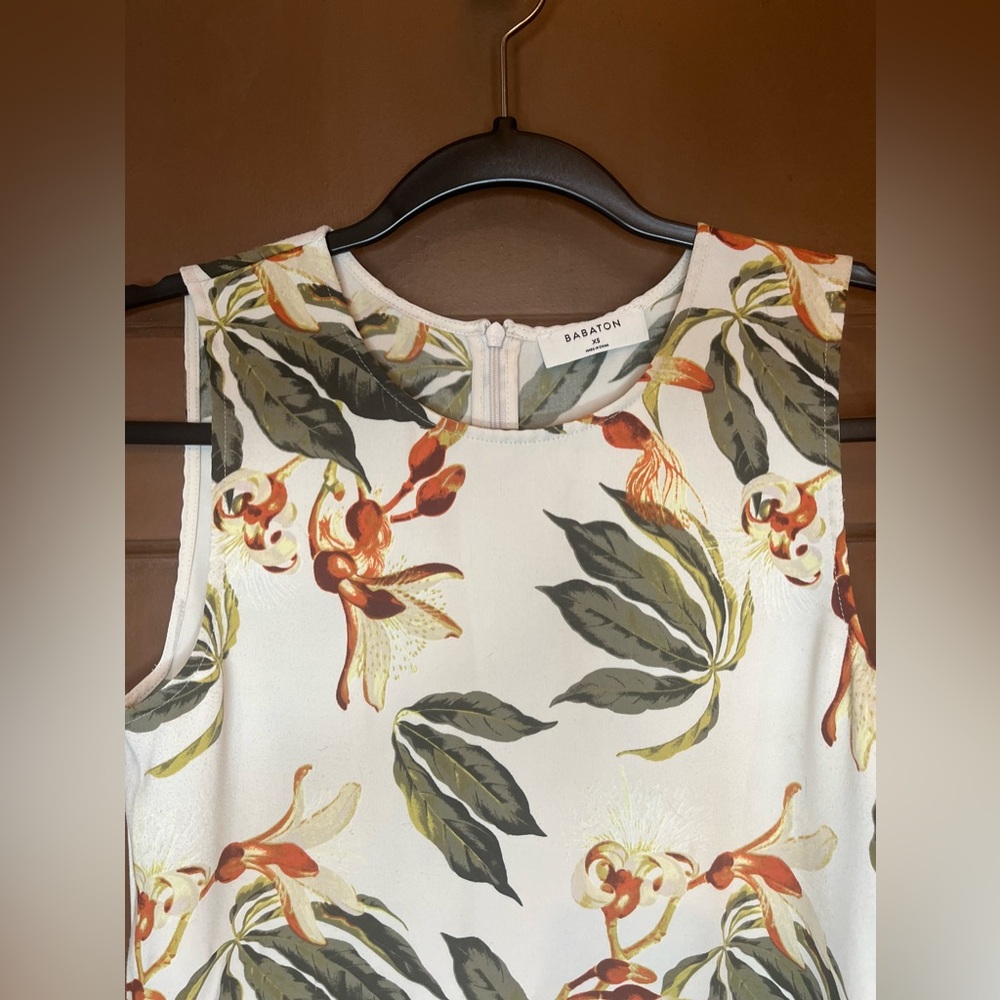 Aritzia Babaton // Weiland Sleeveless Blouse // Size XS - Picture 5 of 9